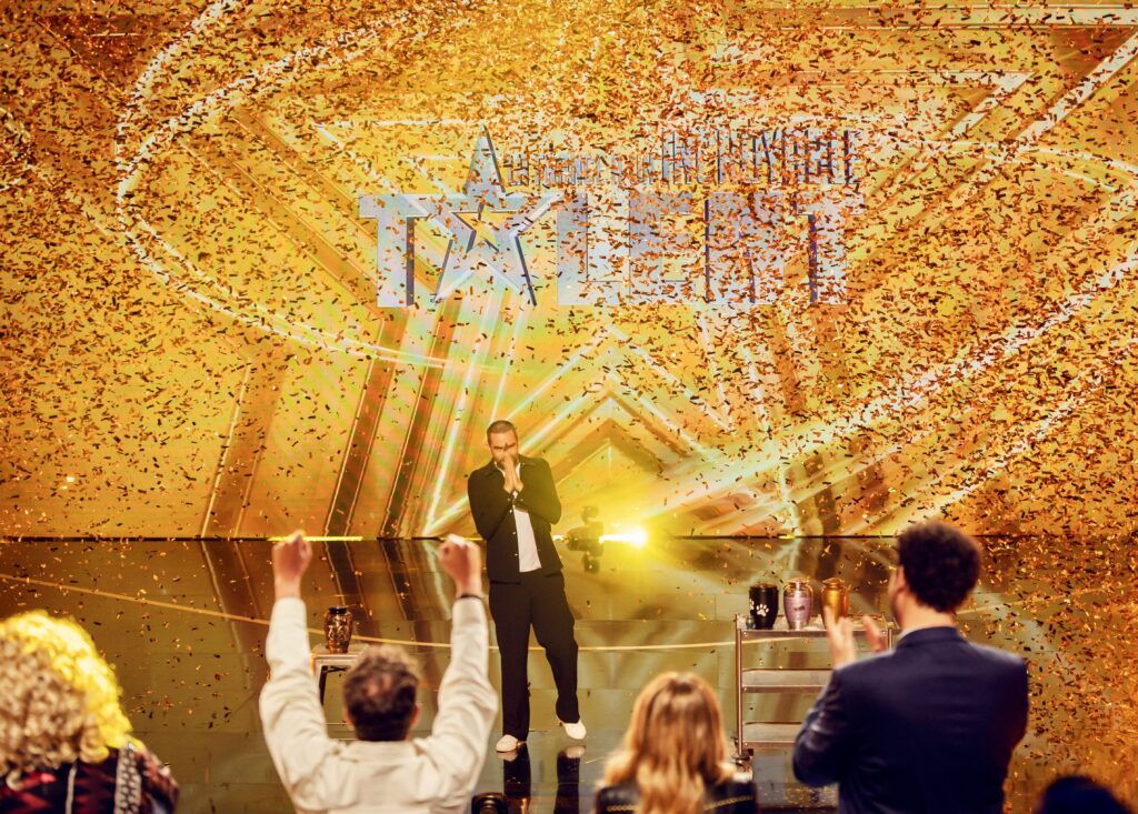 2E EDITION DU FESTIVAL

Magie,
A partir de 4 ans



Un spectacle qui ne vivra qu’à Tahiti…  le temps du festival !

En réunissant des artistes parmi les plus reconnus de la scène internationale, le Festival TE MOE affirme une ambition forte : proposer au public polynésien une expérience artistique hors du commun où la magie, le cirque et les arts visuels se rencontrent pour créer un événement unique et inoubliable.