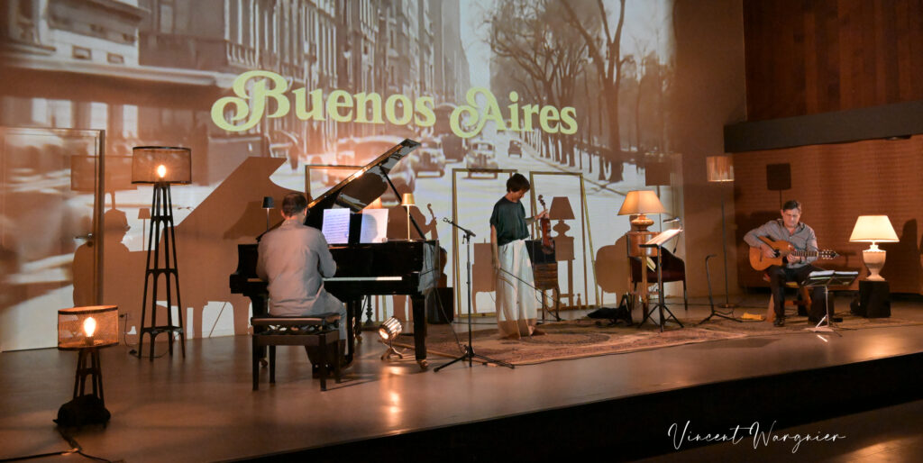 DE BUENOS AIRES AUX CLUBS DE JAZZ, LE TANGO SORT DES SENTIERS BATTUS !
Musique,
1h
Et si le tango envoyait valser les conventions ?
Réunis spécialement pour cette série de concerts, trois artistes locaux - Inga Pan (violon), Guillaume Desbois (piano) et Jérôme Ferlat (guitare) - forment un trio éphémère bien décidé à faire souffler un vent de liberté sur les grands classiques du tango argentin.